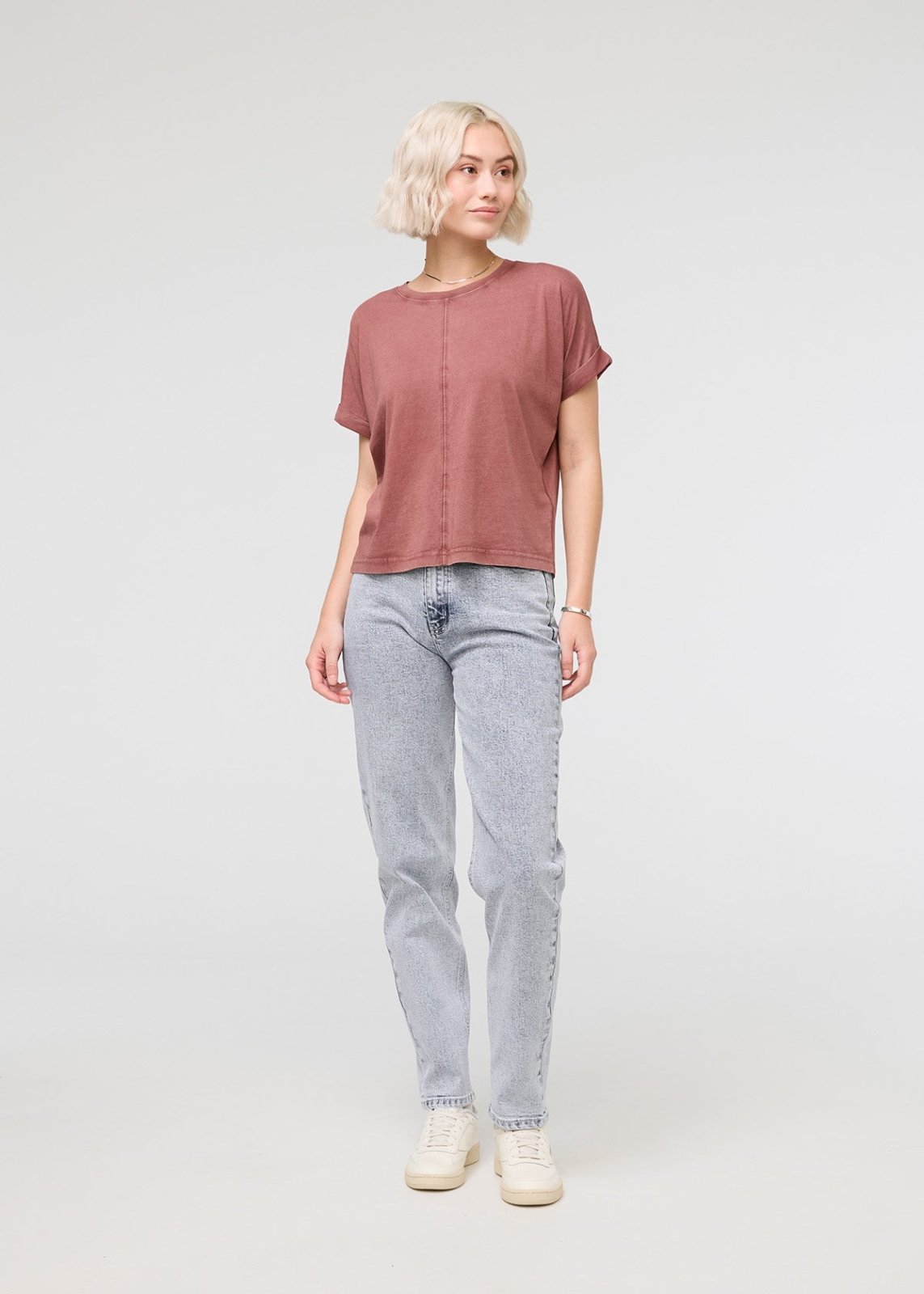 womens vintage red 100% pima cotton t-shirt full body