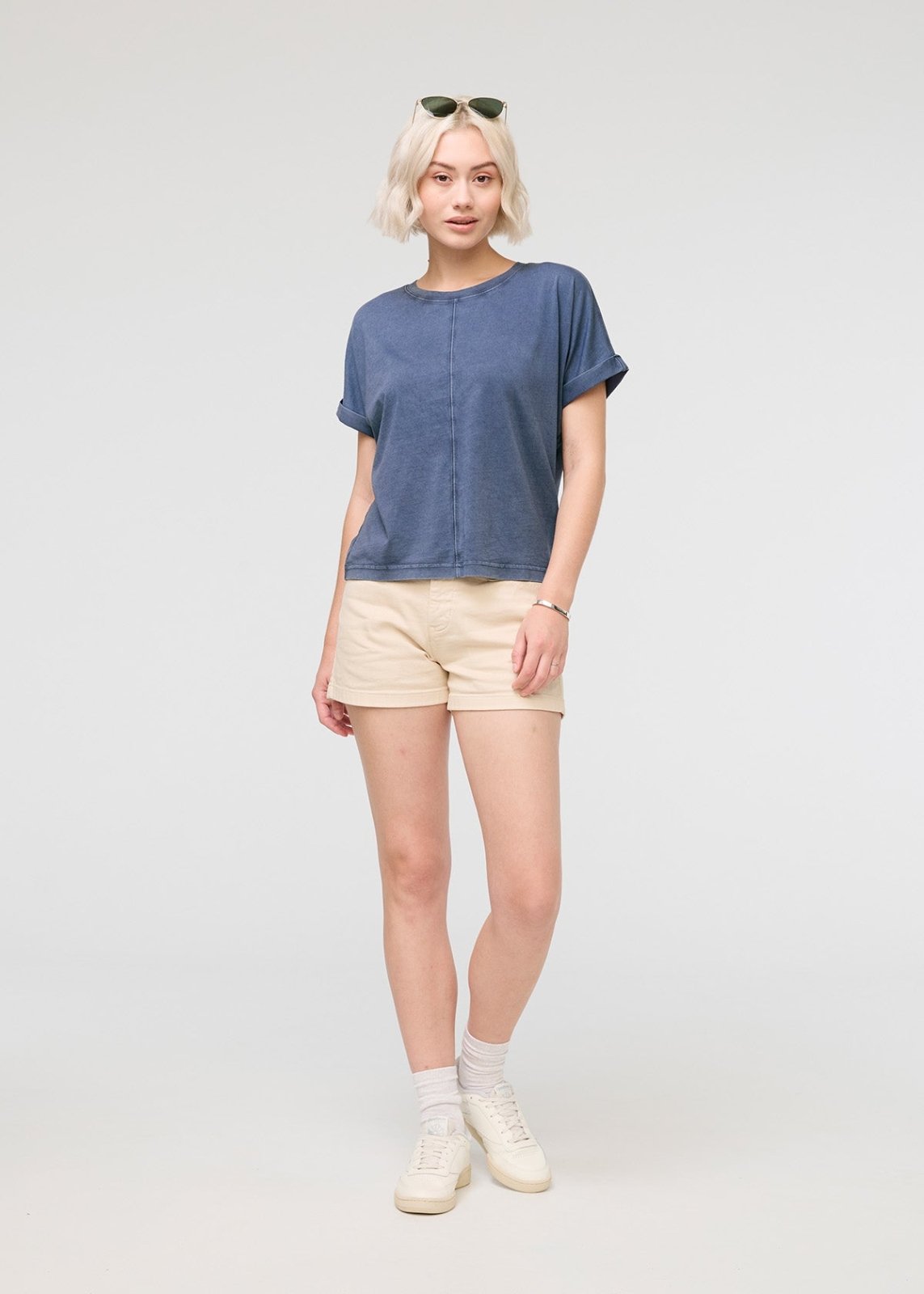 womens vintage blue 100% pima cotton t-shirt full body